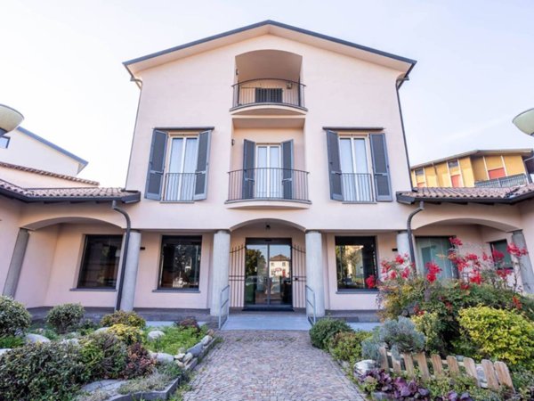 intera palazzina in vendita a Verano Brianza
