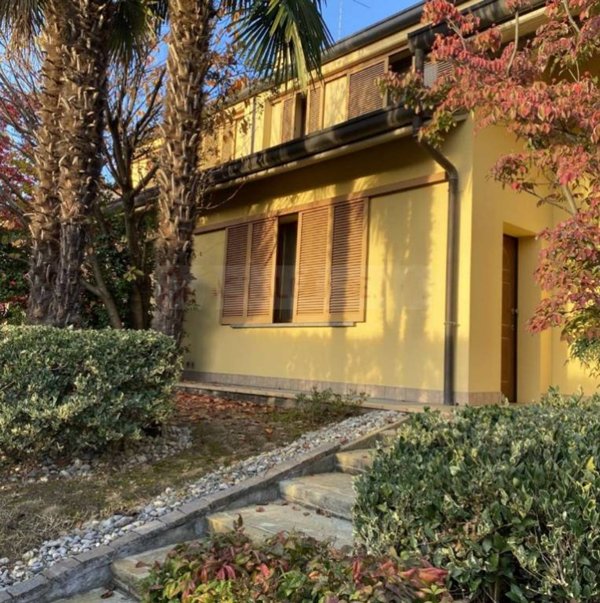 casa indipendente in vendita a Verano Brianza