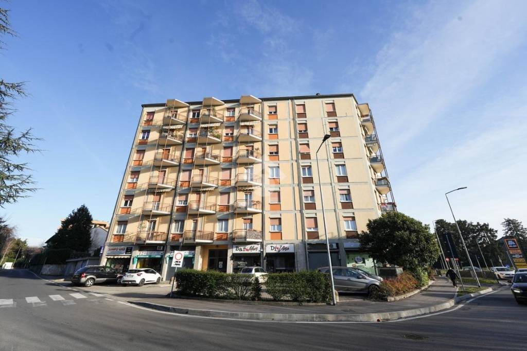 appartamento in vendita a Verano Brianza