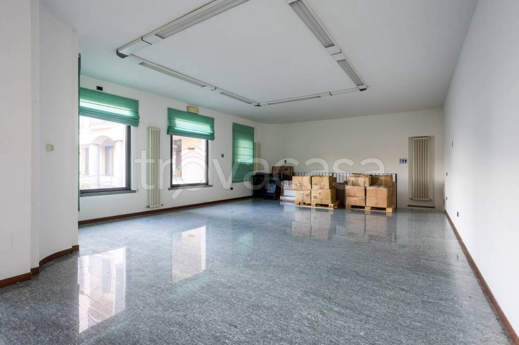 negozio in vendita a Verano Brianza