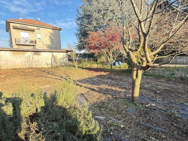terreno edificabile in vendita a Verano Brianza