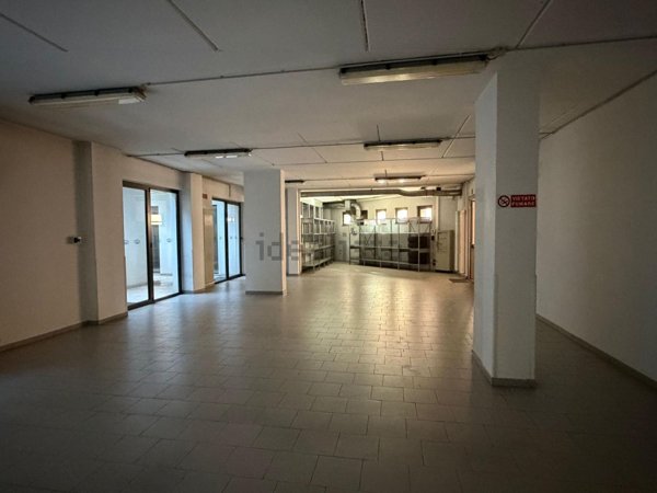 locale commerciale in vendita a Verano Brianza