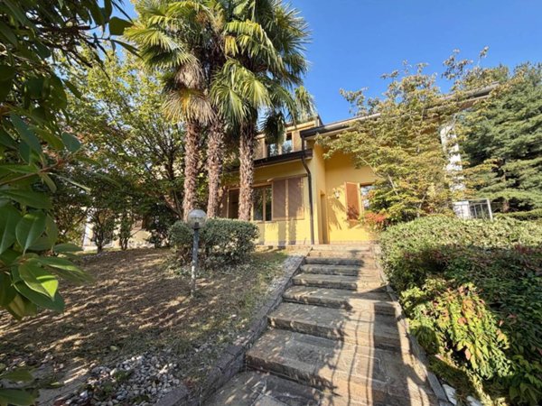 casa indipendente in vendita a Verano Brianza