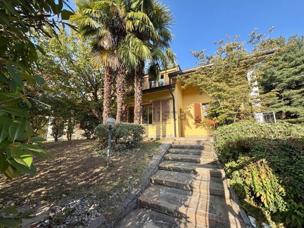 casa indipendente in vendita a Verano Brianza