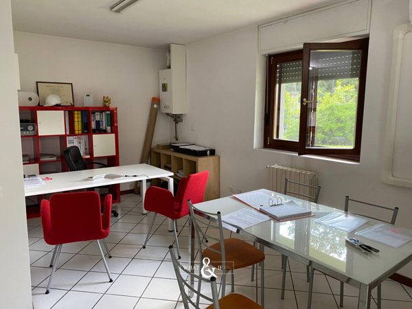 ufficio in vendita a Villasanta in zona La Santa