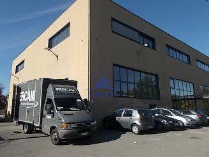 capannone in vendita a Villasanta