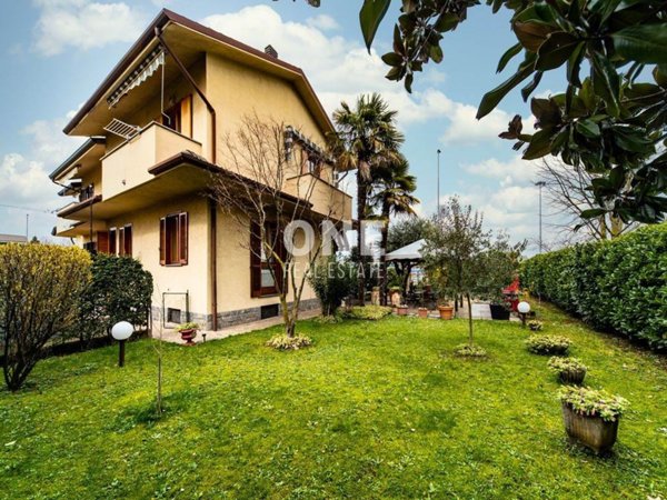 casa indipendente in vendita a Villasanta in zona Sant'Alessandro