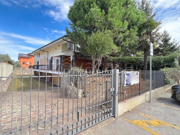 villa in vendita a Villasanta in zona San Fiorano