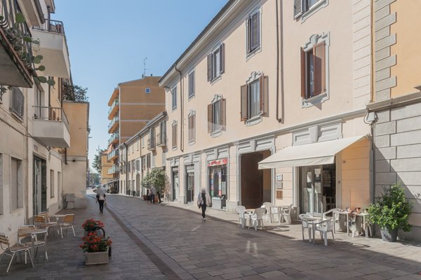 negozio in vendita a Villasanta in zona La Santa