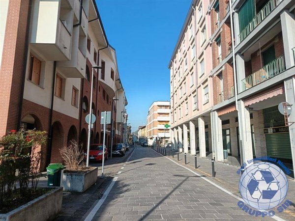 appartamento in vendita a Villasanta in zona La Santa