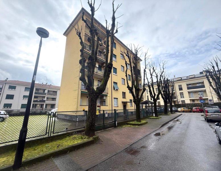 appartamento in vendita a Villasanta in zona La Santa