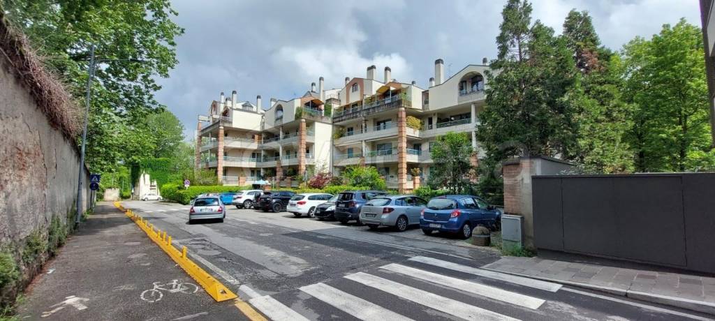 appartamento in vendita a Villasanta in zona La Santa