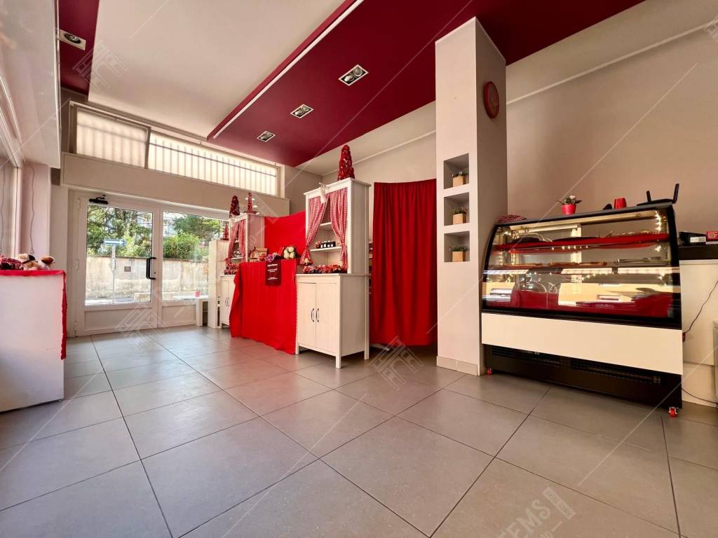 negozio in vendita a Villasanta