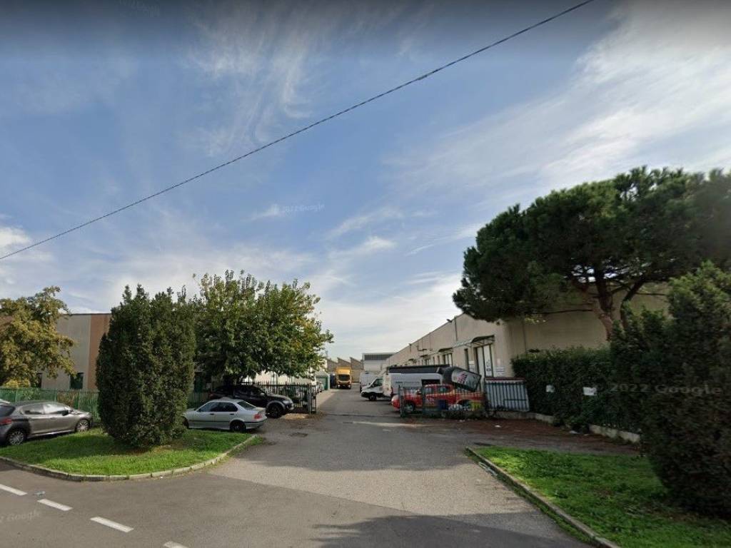 capannone in vendita a Villasanta