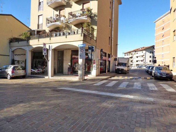 locale commerciale in vendita a Villasanta in zona La Santa