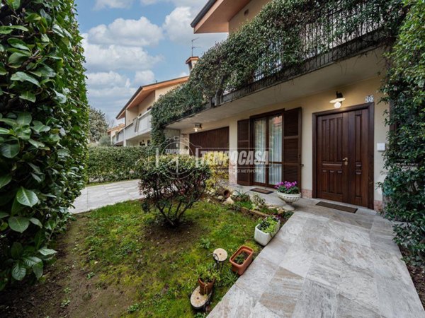casa indipendente in vendita a Villasanta in zona La Santa