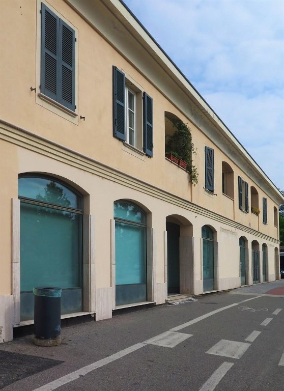 locale commerciale in vendita a Villasanta in zona La Santa
