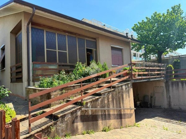 casa indipendente in vendita a Villasanta in zona La Santa