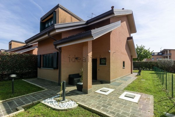 casa indipendente in vendita a Villasanta in zona La Santa