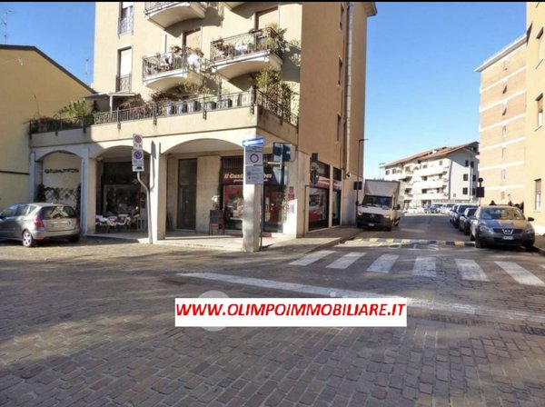 locale commerciale in vendita a Villasanta