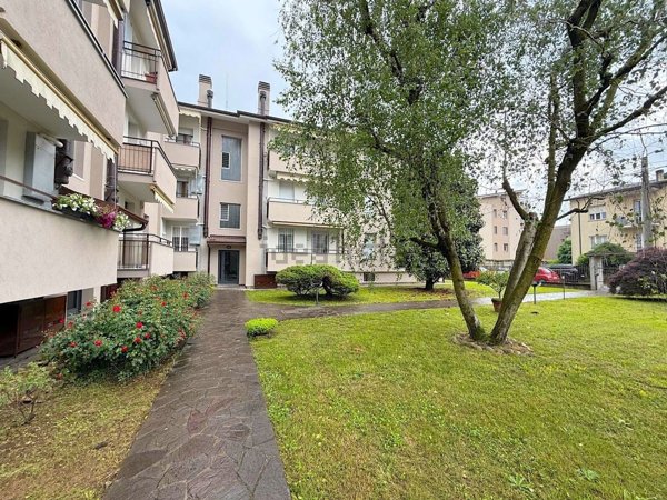 appartamento in vendita a Villasanta in zona Sant'Alessandro