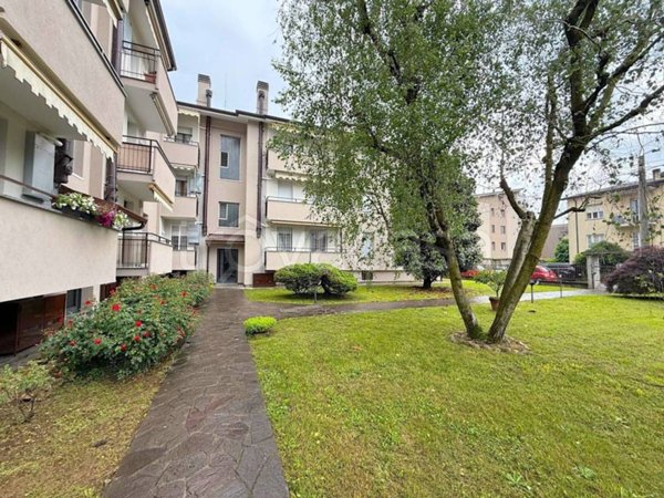 appartamento in vendita a Villasanta in zona Sant'Alessandro