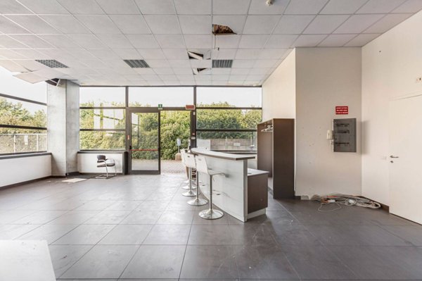 locale commerciale in vendita a Villasanta in zona La Santa