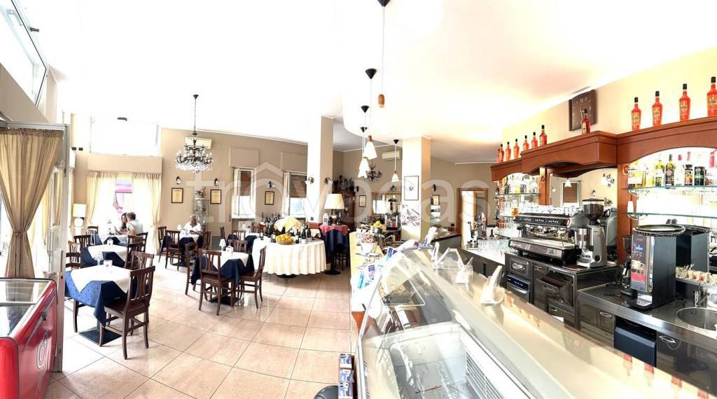 negozio in vendita a Villasanta in zona La Santa