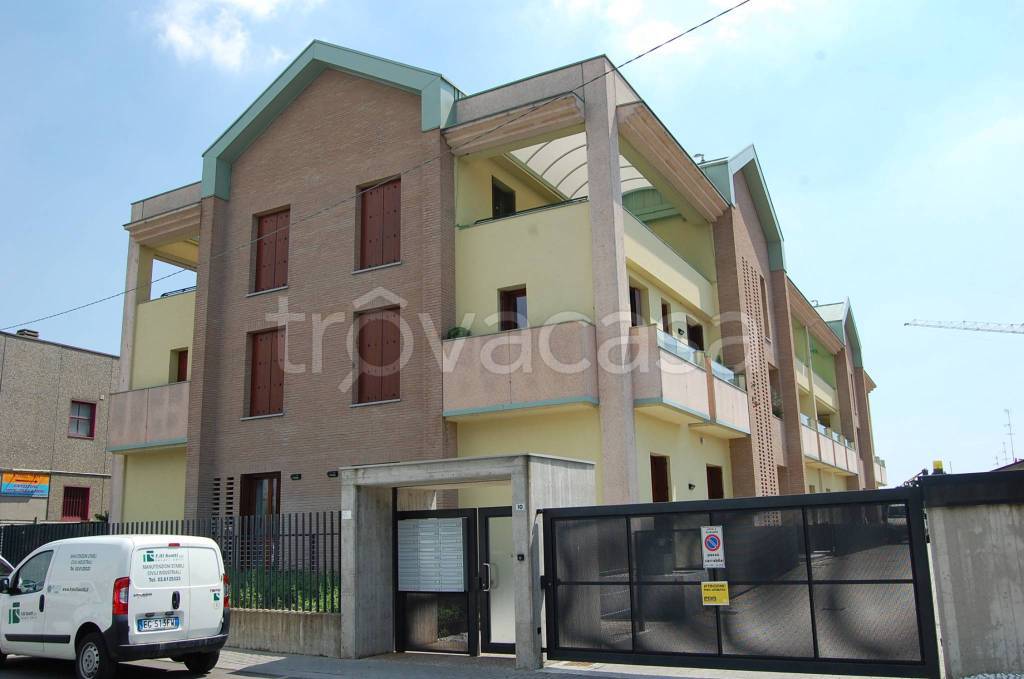 appartamento in vendita a Villasanta in zona Sant'Alessandro