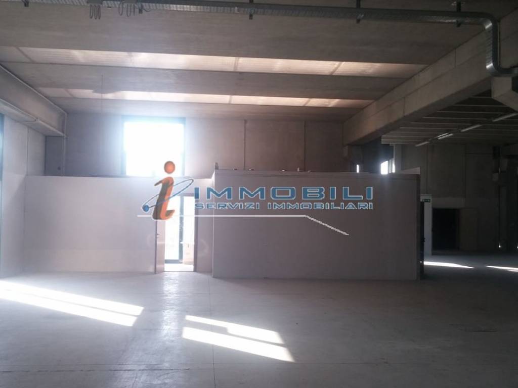 negozio in vendita a Villasanta