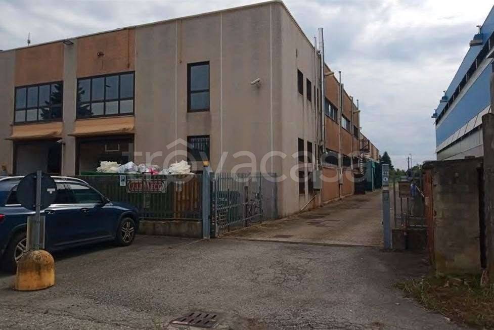 capannone in vendita a Villasanta in zona San Fiorano