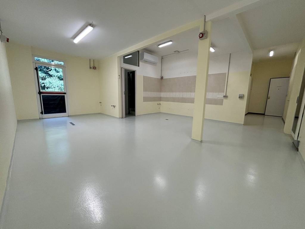negozio in vendita a Villasanta