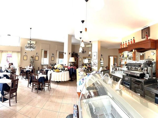 negozio in vendita a Villasanta in zona La Santa