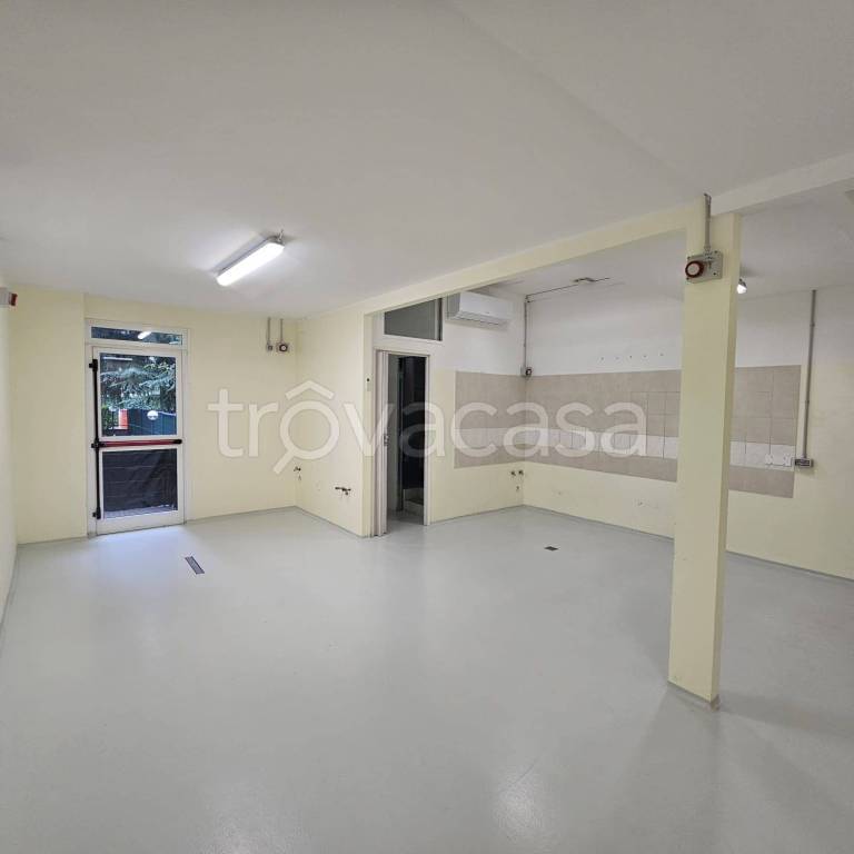 negozio in vendita a Villasanta