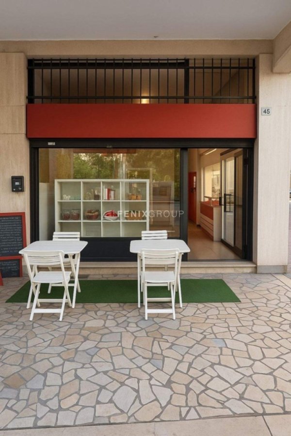 negozio in vendita a Villasanta in zona La Santa