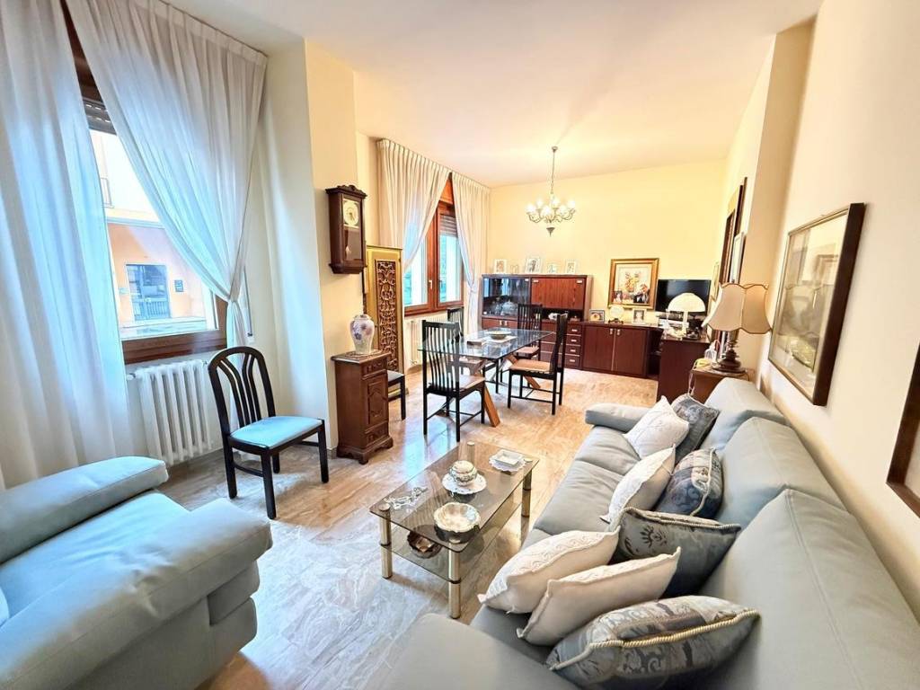 appartamento in vendita a Villasanta in zona La Santa