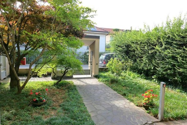 appartamento in vendita a Villasanta in zona San Fiorano