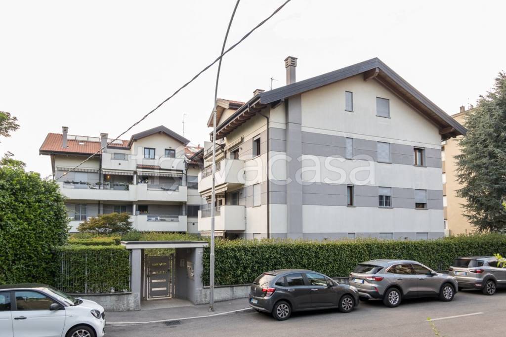 appartamento in vendita a Villasanta