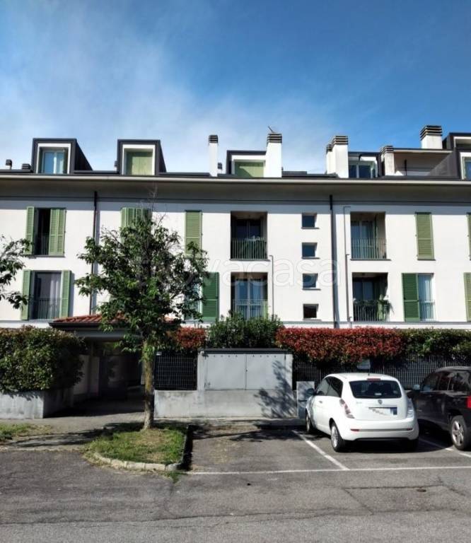 appartamento in vendita a Villasanta in zona Sant'Alessandro