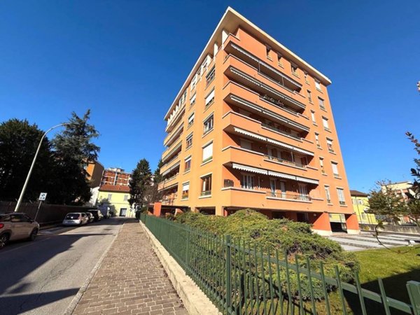 appartamento in vendita a Villasanta in zona La Santa