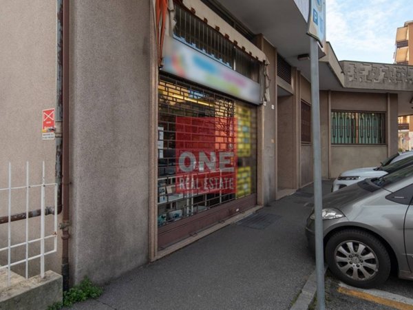 negozio in vendita a Villasanta in zona La Santa