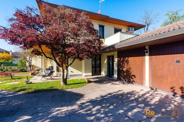 casa indipendente in vendita a Villasanta