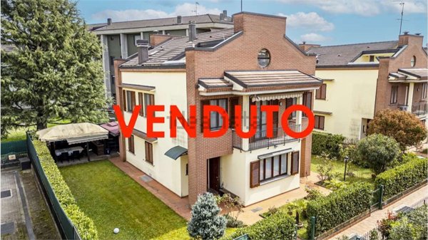 casa indipendente in vendita a Villasanta in zona Sant'Alessandro