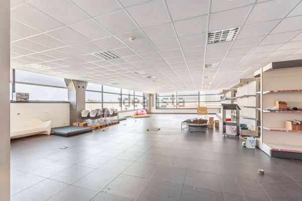 ufficio in vendita a Villasanta in zona La Santa