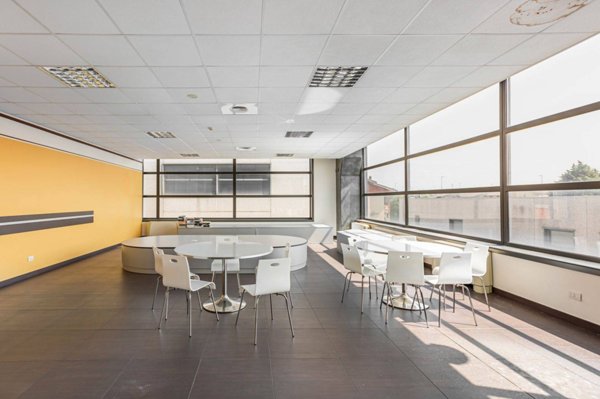 ufficio in vendita a Villasanta in zona La Santa