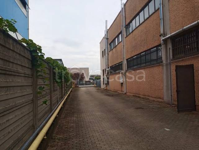 capannone in vendita a Villasanta in zona San Fiorano