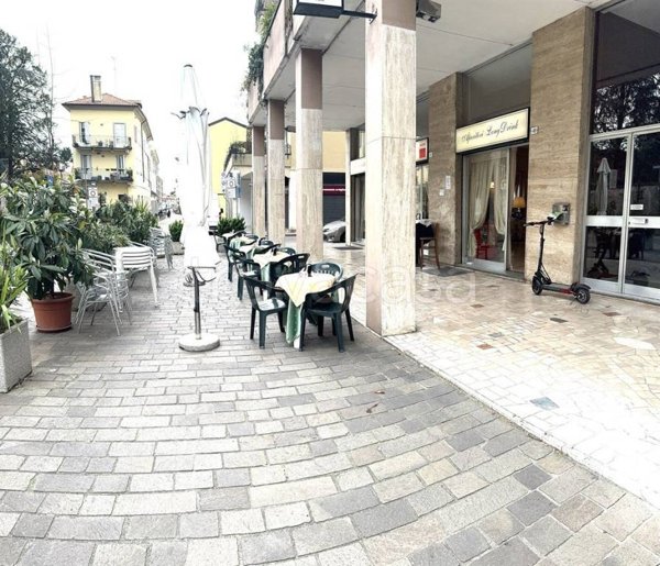 negozio in vendita a Villasanta in zona La Santa