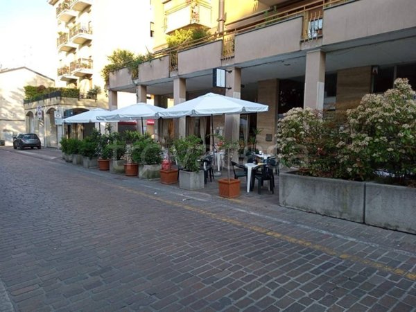 negozio in vendita a Villasanta in zona La Santa