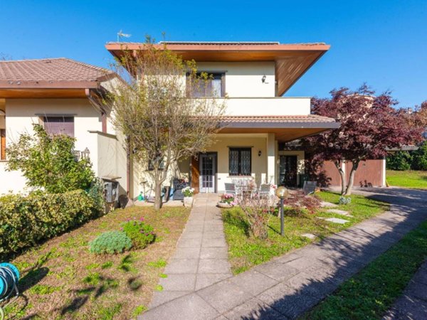 casa indipendente in vendita a Villasanta