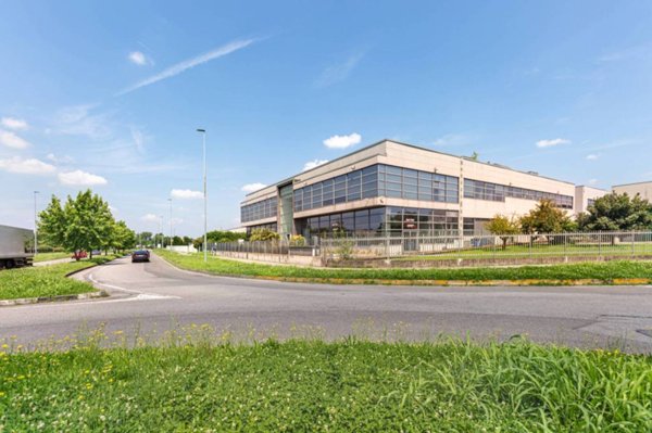 capannone in vendita a Villasanta in zona La Santa